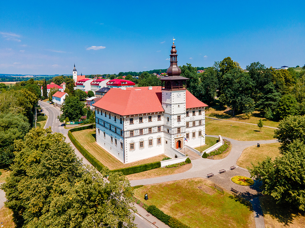 Zámek ve Staré Vsi nad Ondřejnicí - stavební úpravy II.