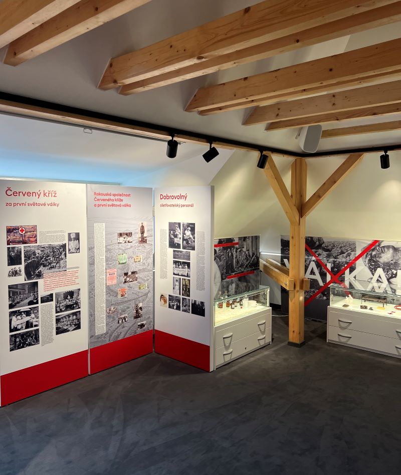 interiér muzea A. Masarykové - expozice Červeného kříže