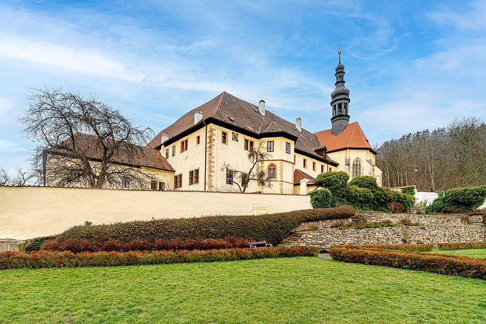 Obnova kostela Čtrnácti sv. Pomocníků ve františkánském klášteře v Kadani