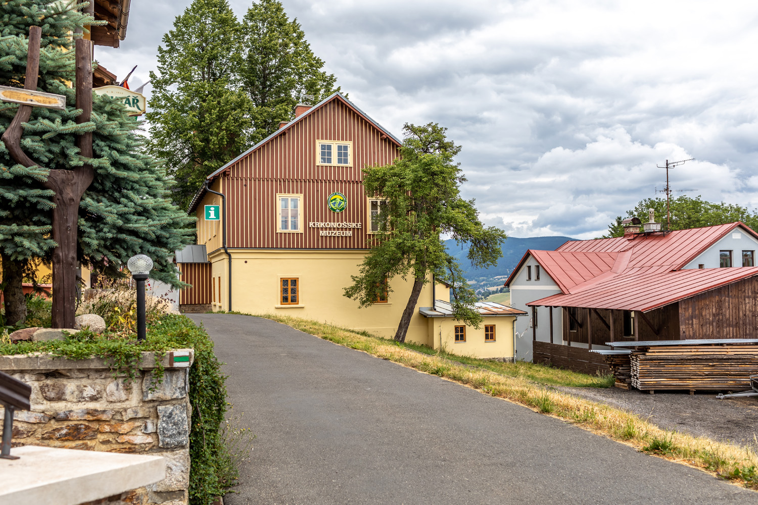 Krkonošské muzeum - expozice Památník zapadlých vlastenců v Pasekách na Jizerou