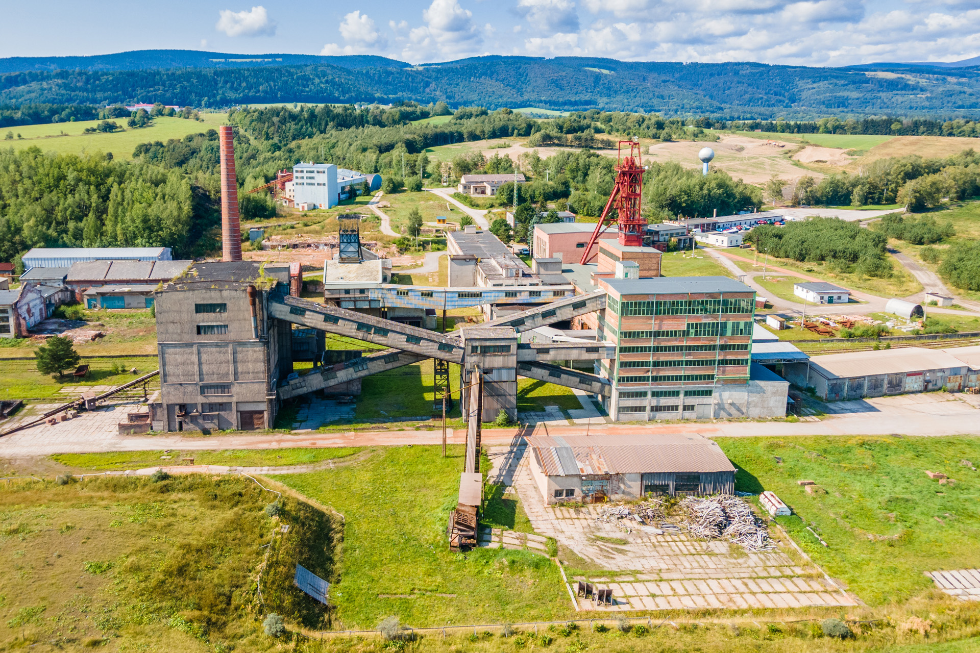 Obnova památkových objektů úpravny uhlí (st.parcela č.259 v k.ú. Lampertice), spojovacího mostu ze šachetní budovy do úpravny uhlí a osvětlení těžní věže (stavební parcela č.318 v k.ú. Lampertice) hlubinného uhelného dolu Jan 